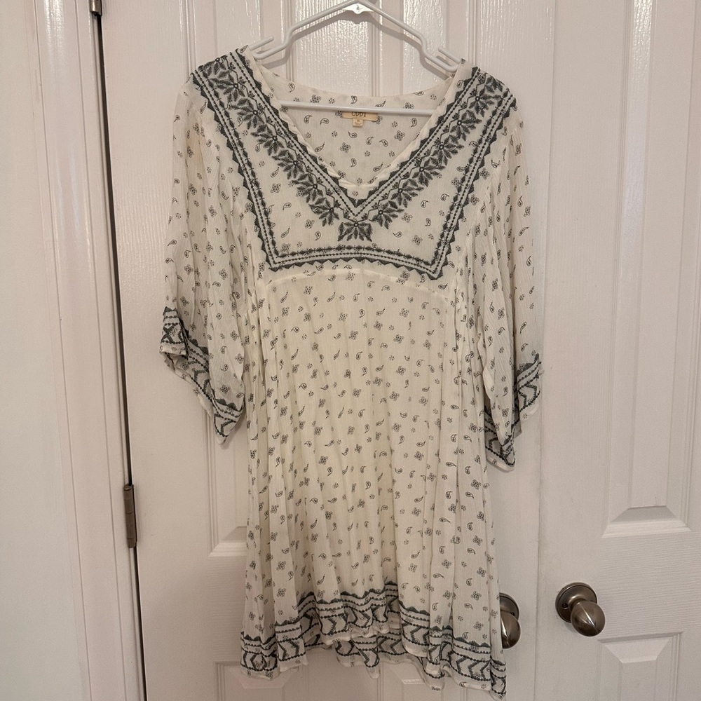 Cream Flowy Embroidered Dress (M)